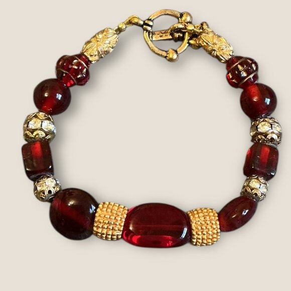 Vintage Red Beaded Bracelet With Gold Accents & Toggle Clasp 7.5 Inches - Picture 2 of 3